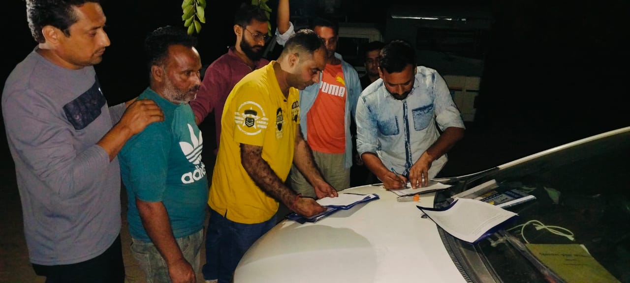 पकड़े गए चिट्टे को लेकर कार्रवाई करते हुए पुलिस। पकड़े गए चिट्टे को लेकर कार्रवाई करते हुए पुलिस।