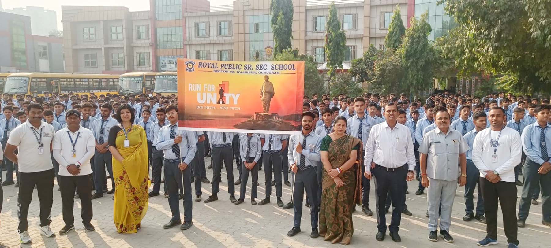फोटो नंबर-03: गुुरुग्राम के वजीरपुर स्थित रॉयल पब्लिक स्कूल में रन फॉर यूनिटी में भाग लेते बच्चे, स्कूल प्रबंधन व शिक्षक। फोटो नंबर-03: गुुरुग्राम के वजीरपुर स्थित रॉयल पब्लिक स्कूल में रन फॉर यूनिटी में भाग लेते बच्चे, स्कूल प्रबंधन व शिक्षक।