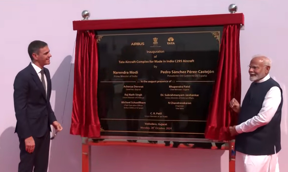 टाटा एयरबस की असेंबली यूनिट का उद्घाटन करते भारत के पीएम नरेन्द्र मोदी और स्पेन के राष्ट्रपति पेड्रो सांचेज टाटा एयरबस की असेंबली यूनिट का उद्घाटन करते भारत के पीएम नरेन्द्र मोदी और स्पेन के राष्ट्रपति पेड्रो सांचेज
