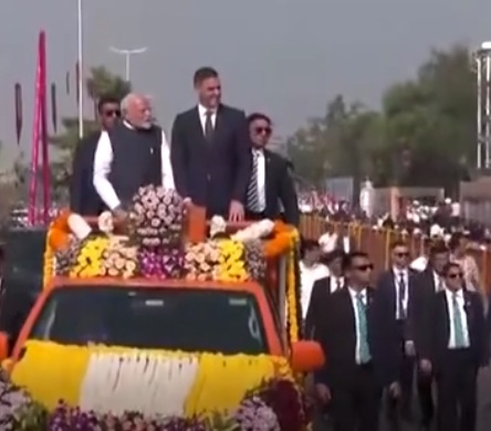 वडोदरा में रोड शो करते भारत और स्पेन के पीएम। वडोदरा में रोड शो करते भारत और स्पेन के पीएम।