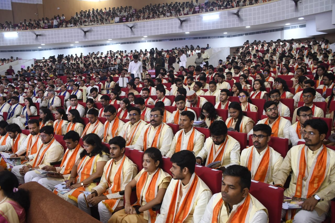 आईआईटी बीएचयू के दीक्षांत समारोह में केन्द्रीय मंत्री धर्मेन्द्र प्रधान: फोटो बच्चा गुप्ता