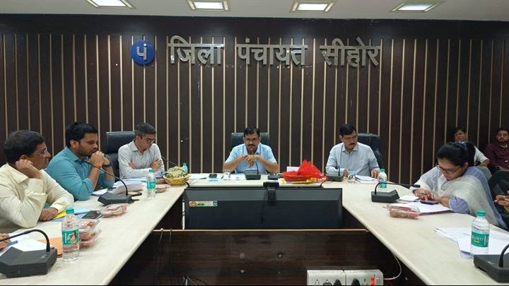 कलेक्टर-एसपी ने त्यौहारों को लेकर ली बैठक कलेक्टर-एसपी ने त्यौहारों को लेकर ली बैठक