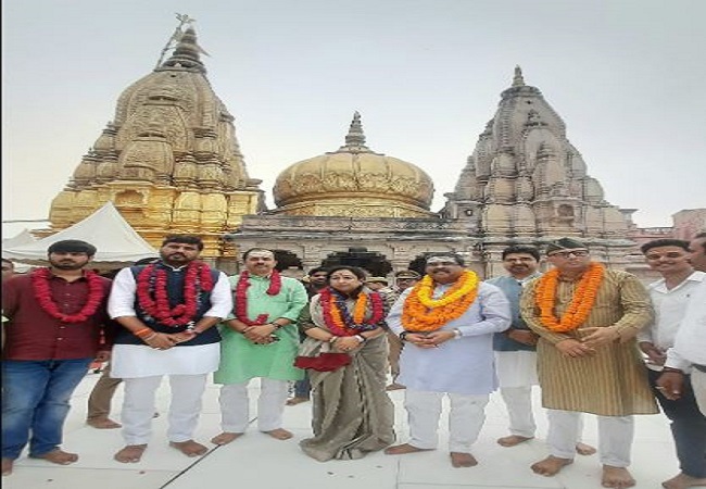 बाबा विश्वनाथ धाम में दर्शन करने पहुंचे केन्द्रीय मंत्री धर्मेन्द्र प्रधान