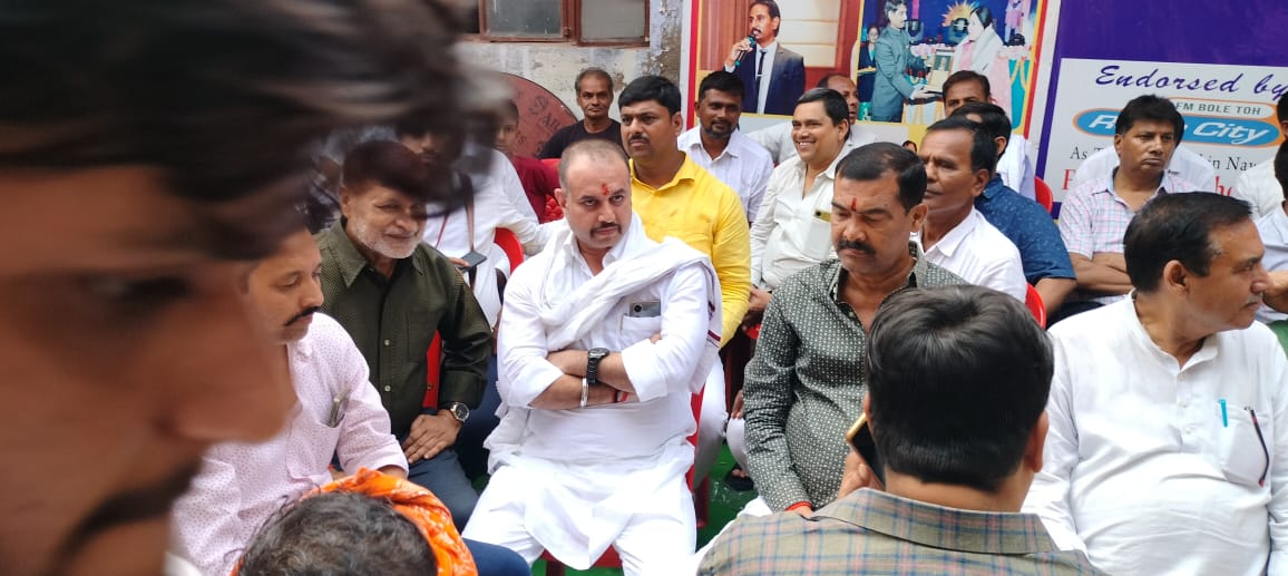 पूर्व सांसद चन्दन व अन्य पूर्व सांसद चन्दन व अन्य