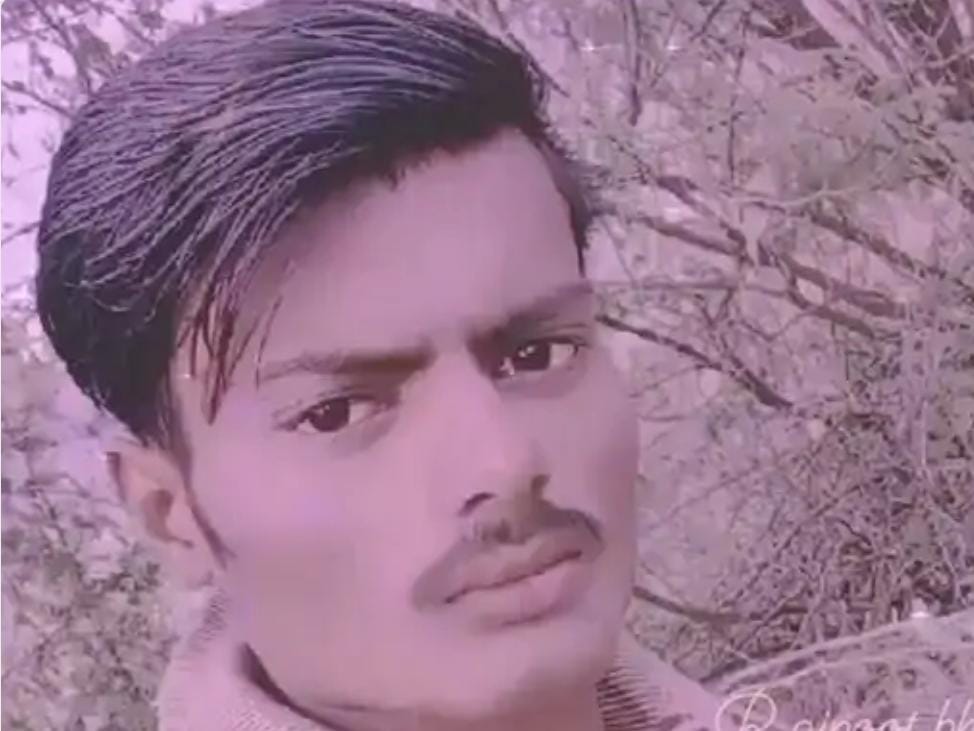 पेड़ पर तौलिया से युवक ने संदिग्ध परिस्थितियों में लगाई फांसी पेड़ पर तौलिया से युवक ने संदिग्ध परिस्थितियों में लगाई फांसी