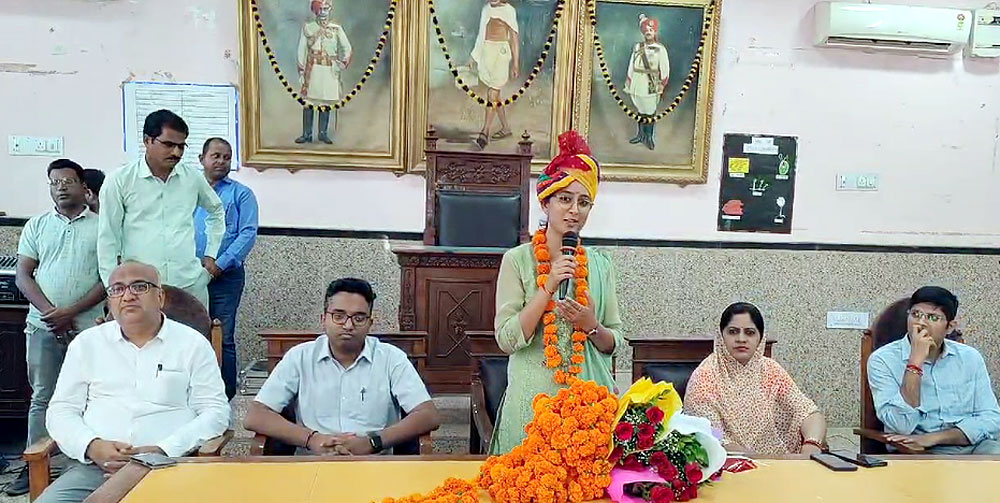 बीकानेर में हुआ आरजेएस टॉपर राधिका बंसल का सम्मान बीकानेर में हुआ आरजेएस टॉपर राधिका बंसल का सम्मान