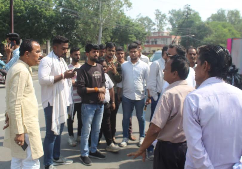 शासकीय महाविद्यालय मंदसौर की जमीन पर कतिपय लोगों ने किया कब्जे का प्रयास, जनभागीदारी अध्यक्ष पहुंचे मौके पर शासकीय महाविद्यालय मंदसौर की जमीन पर कतिपय लोगों ने किया कब्जे का प्रयास, जनभागीदारी अध्यक्ष पहुंचे मौके पर