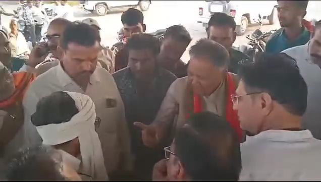 - विधायक ने मंडी एएसआई सेन को फोन लगाकर घर मिलने बुलाया था ,लेकिन जब मंडी एएसआई विधायक के घर नही गया तो लगाई फटकार - विधायक ने मंडी एएसआई सेन को फोन लगाकर घर मिलने बुलाया था ,लेकिन जब मंडी एएसआई विधायक के घर नही गया तो लगाई फटकार