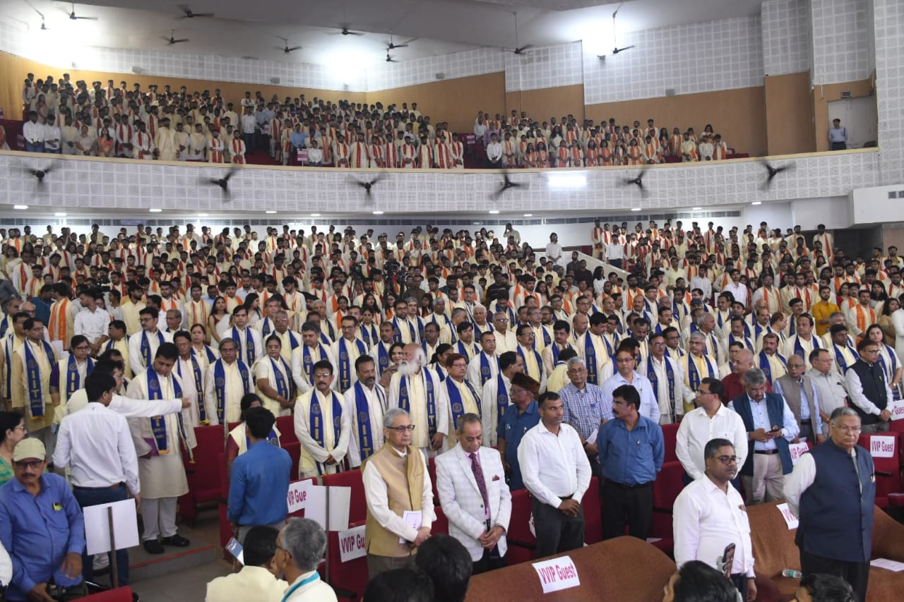 आईआईटी बीएचयू के दीक्षांत समारोह में केन्द्रीय मंत्री धर्मेन्द्र प्रधान: फोटो बच्चा गुप्ता