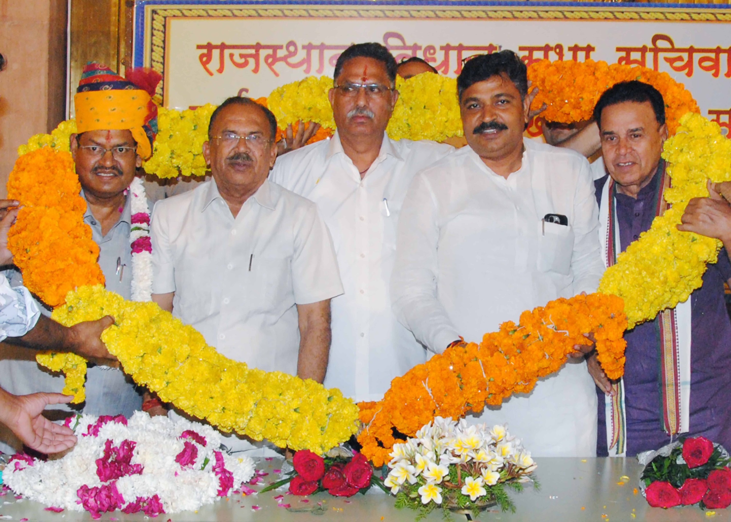 विधानसभा के मार्शल संजय चौधरी और उप सचिव विजय बहादुर का सेवानिवृत्ति समारोह विधानसभा के मार्शल संजय चौधरी और उप सचिव विजय बहादुर का सेवानिवृत्ति समारोह