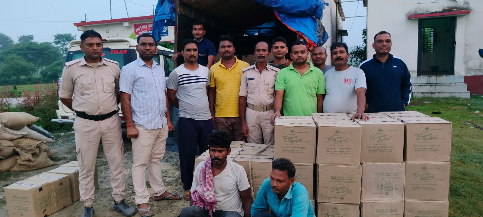 उत्पाद टीम ने एक पिकअप से 90 कार्टून विदेशी शराब की खेप को किया जब्त उत्पाद टीम ने एक पिकअप से 90 कार्टून विदेशी शराब की खेप को किया जब्त