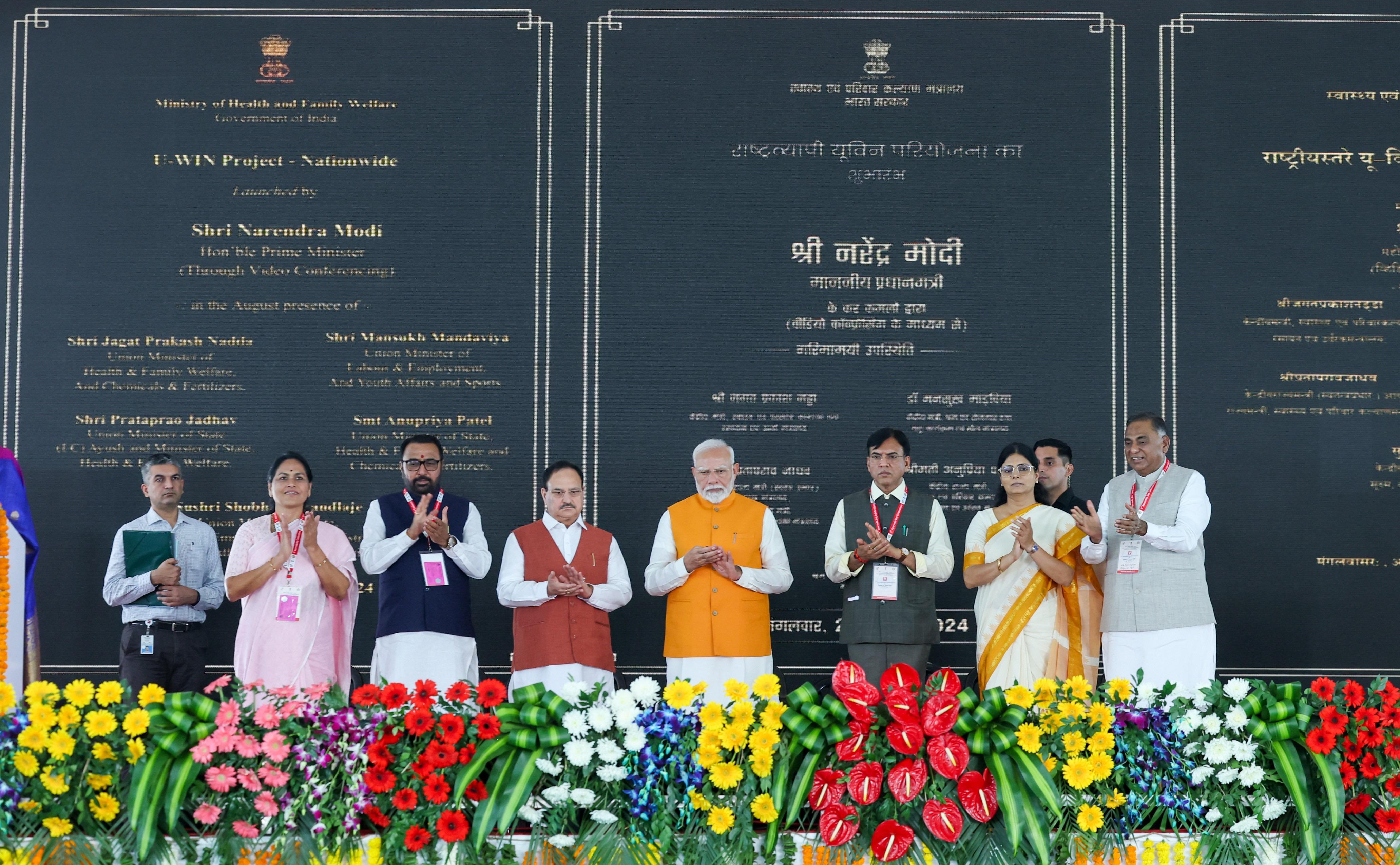 प्रधानमंत्री नरेन्द्र मोदी, स्वास्थ्य मंत्री जे पी नड्डा कई परियोजनाओं का उद्घाटन करते हुए प्रधानमंत्री नरेन्द्र मोदी, स्वास्थ्य मंत्री जे पी नड्डा कई परियोजनाओं का उद्घाटन करते हुए