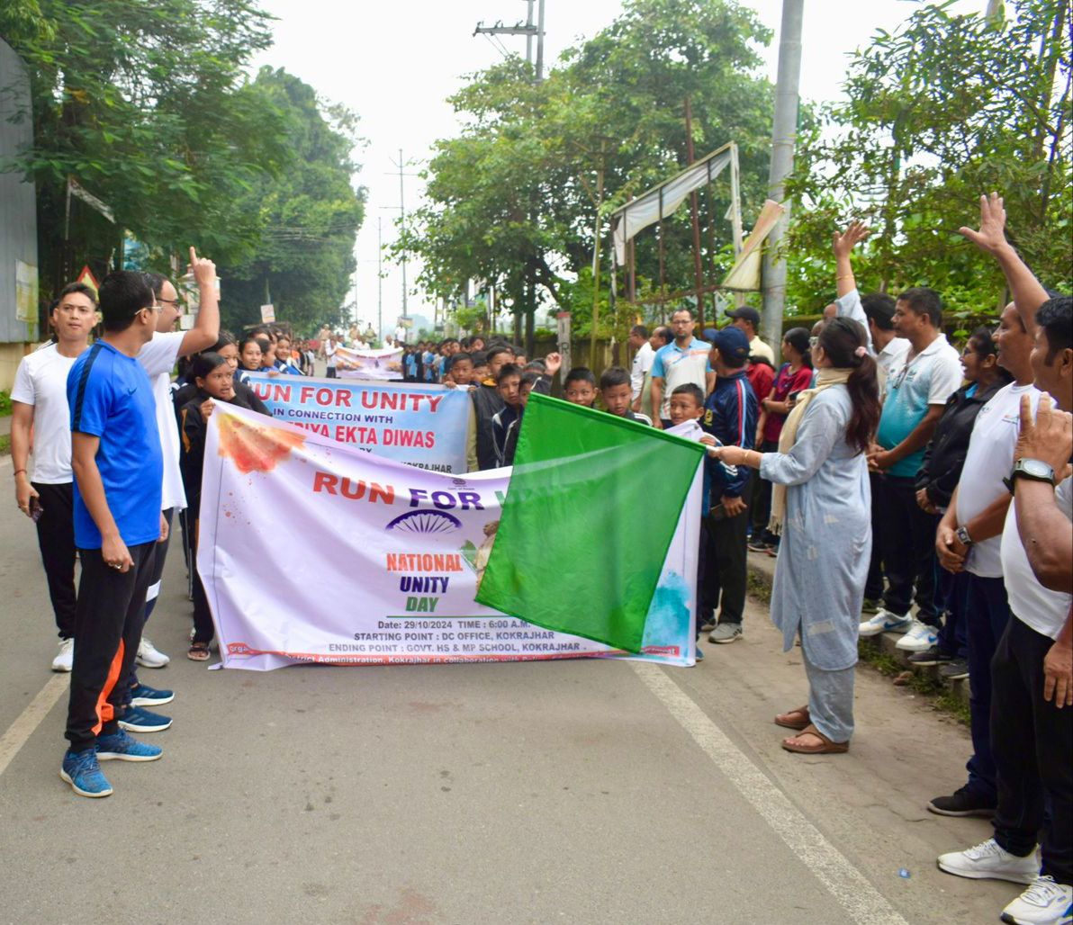 कोकराझार डीसी ने एकता के लिए दौड़ को हरी झंडी दिखाई। कोकराझार डीसी ने एकता के लिए दौड़ को हरी झंडी दिखाई।