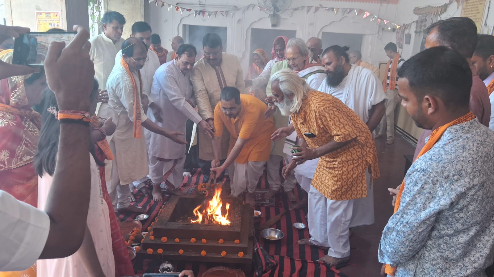 महालक्ष्मी यज्ञ एवं विद्वत सम्मान समारोह का आयोजन महालक्ष्मी यज्ञ एवं विद्वत सम्मान समारोह का आयोजन