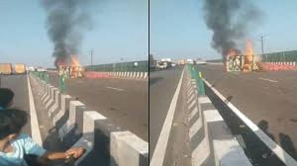प्याज से भरा ट्रक पलटने के बाद लगी भीषण आग प्याज से भरा ट्रक पलटने के बाद लगी भीषण आग