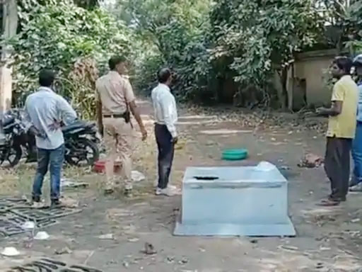 पुलिस ने छानबीन शुरू की। पुलिस ने छानबीन शुरू की।