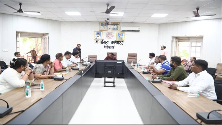 जिला निर्वाचन अधिकारी की अध्यक्षता में स्टैण्डिग कमेटी की बैठक जिला निर्वाचन अधिकारी की अध्यक्षता में स्टैण्डिग कमेटी की बैठक
