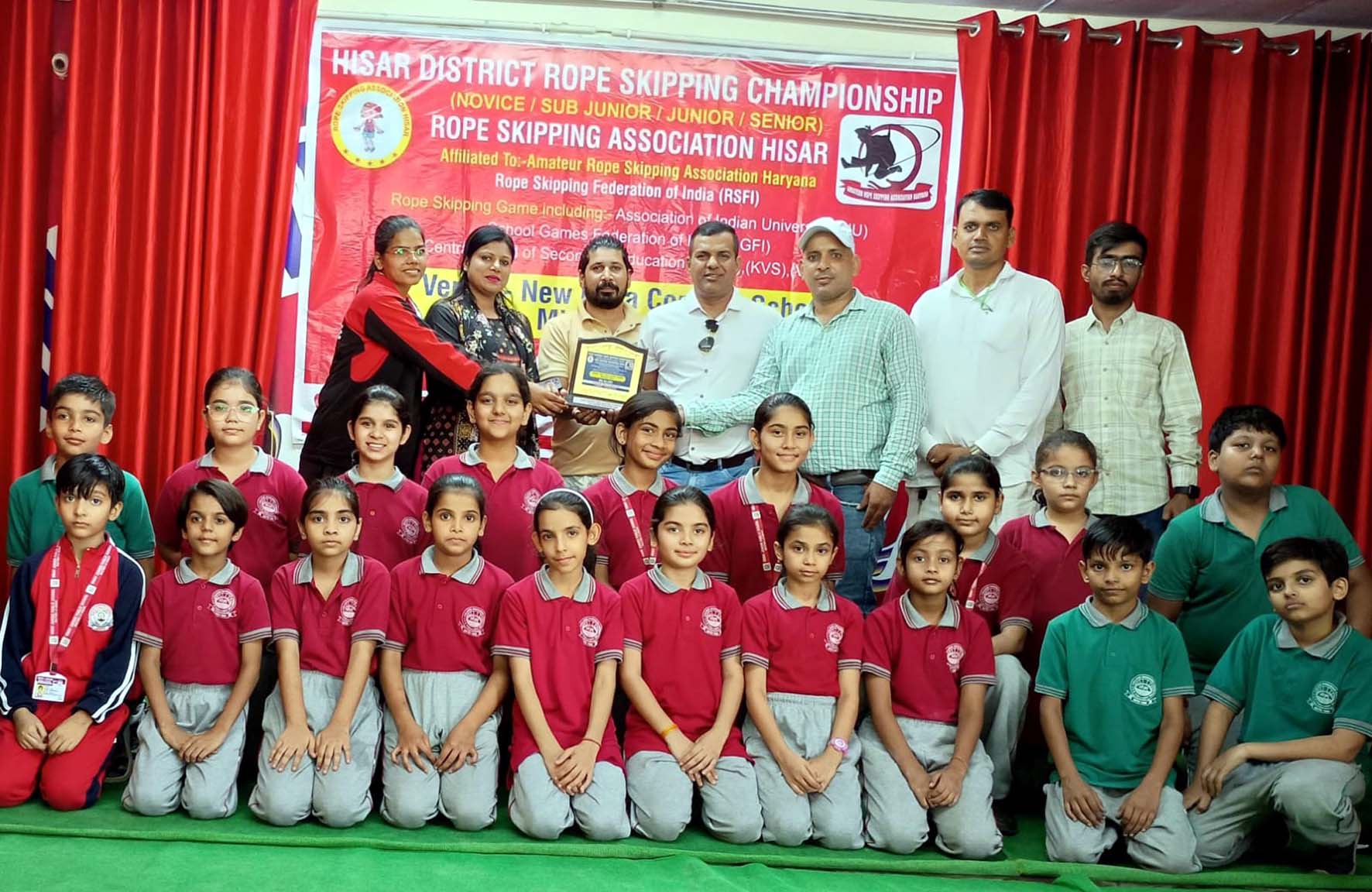 कार्यक्रम में उपस्थित बच्चे व अतिथि। कार्यक्रम में उपस्थित बच्चे व अतिथि।