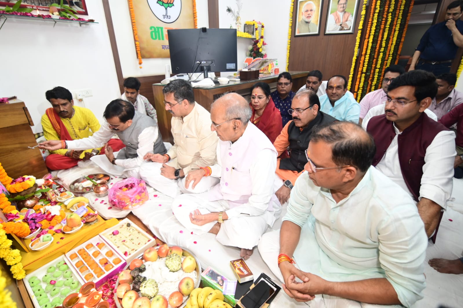 भाजपा प्रदेश कार्यालय में प्रदेश अध्यक्ष ने भगवान धनवंतरी का पूजन किया भाजपा प्रदेश कार्यालय में प्रदेश अध्यक्ष ने भगवान धनवंतरी का पूजन किया