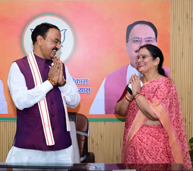 केशव प्रसाद मौर्य मिलती सुषमा खर्कवाल केशव प्रसाद मौर्य मिलती सुषमा खर्कवाल
