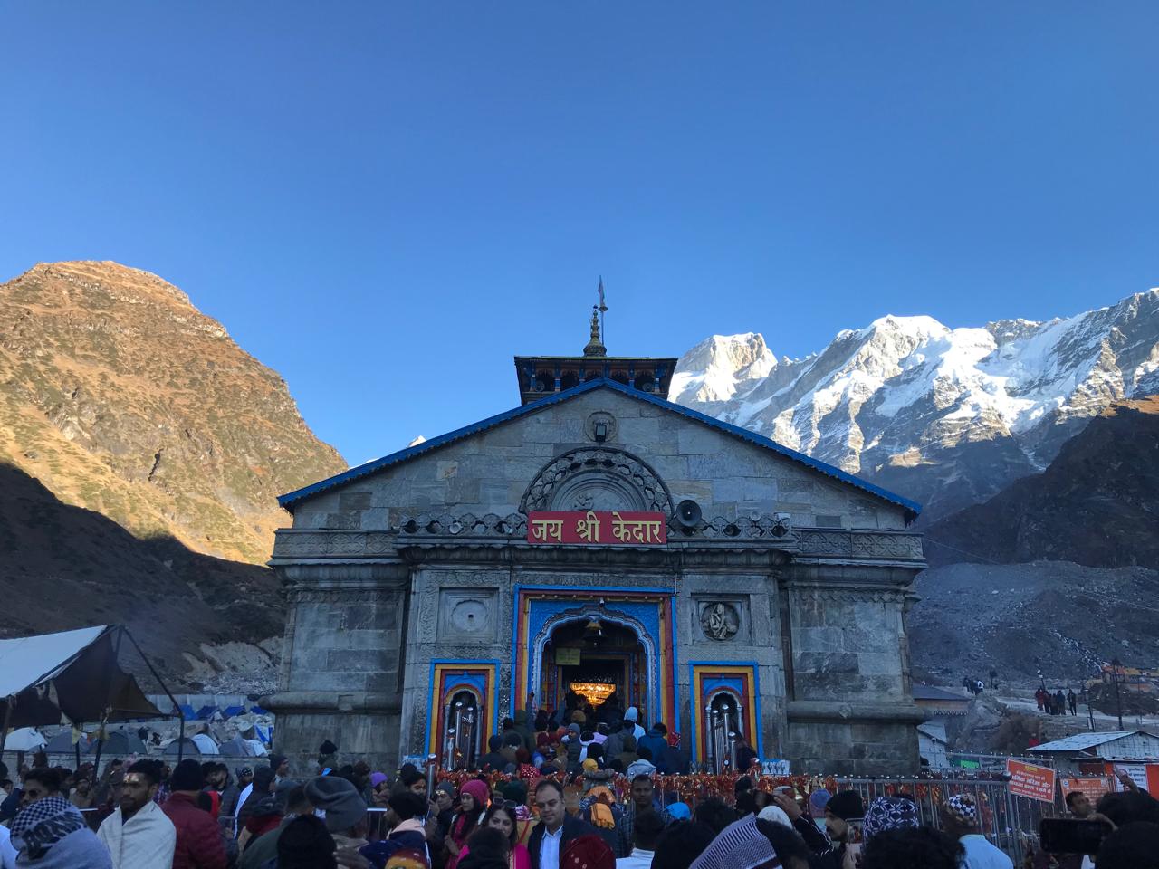 भुकुंट भैरवनाथ के कपाट बंद करने की प्रक्रिया करते मुख्य पुजारी शिव शंकर लिंग एवं तीर्थ पुरोहित भुकुंट भैरवनाथ के कपाट बंद करने की प्रक्रिया करते मुख्य पुजारी शिव शंकर लिंग एवं तीर्थ पुरोहित