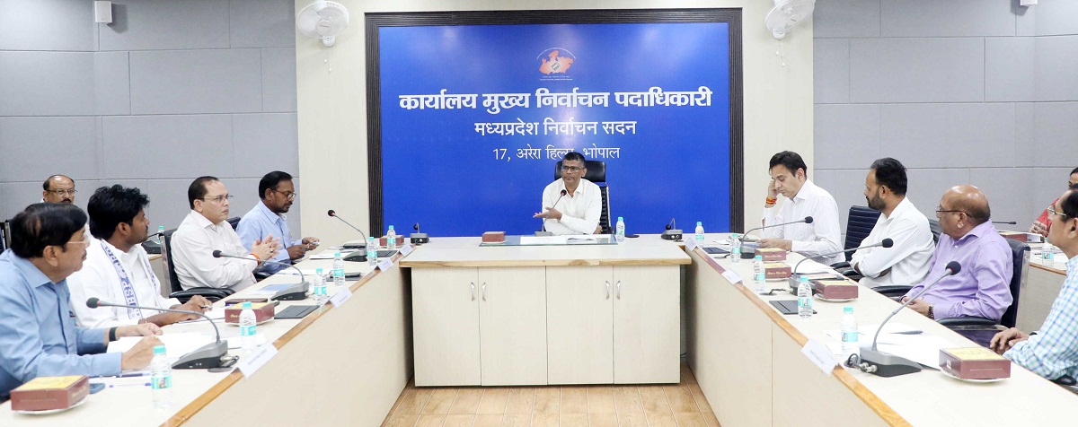मुख्य निर्वाचन पदाधिकारी ने मान्यता प्राप्त राष्ट्रीय राजनीतिक दलों के प्रतिनिधियों के साथ की बैठक