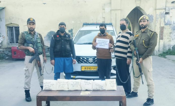 नशा तस्करी रैकेट के तीन प्रमुख लोग गिरफ्तार नशा तस्करी रैकेट के तीन प्रमुख लोग गिरफ्तार