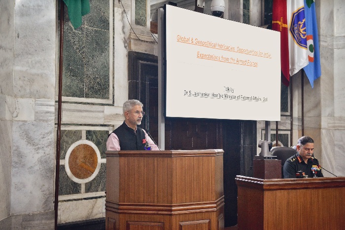 सैन्य कमांडरों के सम्मेलन को सम्बोधित करते विदेश मंत्री डा. एस जयशंकर सैन्य कमांडरों के सम्मेलन को सम्बोधित करते विदेश मंत्री डा. एस जयशंकर