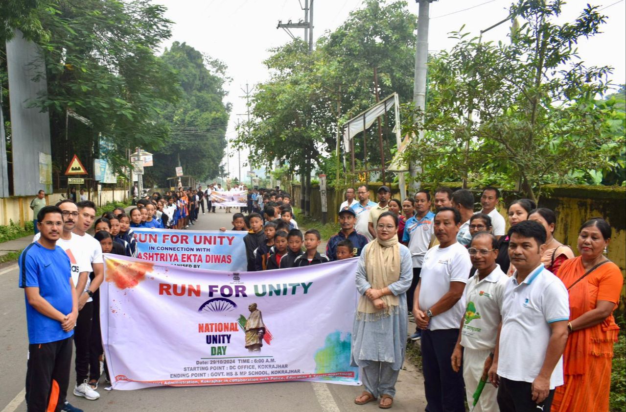 कोकराझार डीसी ने एकता के लिए दौड़ को हरी झंडी दिखाई। कोकराझार डीसी ने एकता के लिए दौड़ को हरी झंडी दिखाई।