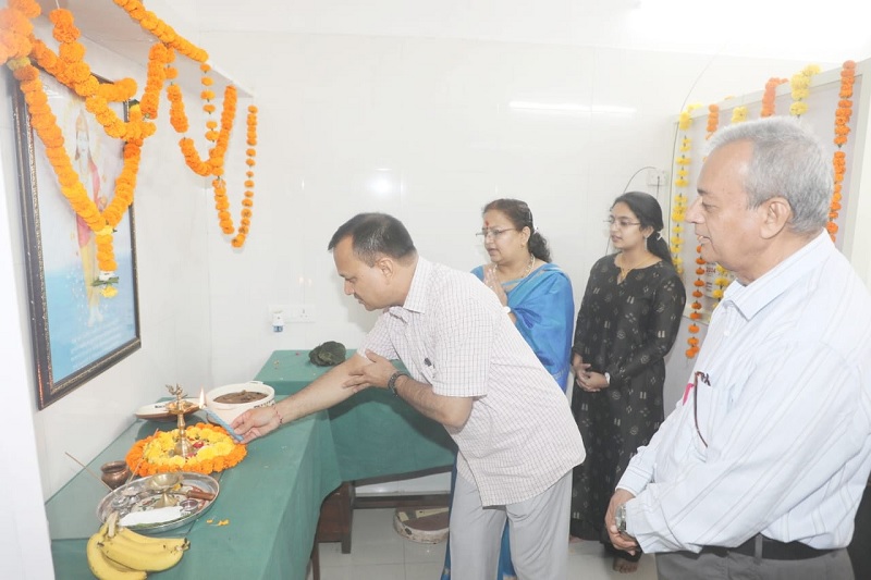 राजभवन में राष्ट्रीय आयुर्वेद दिवस एवं धन्वंतरी जयंती मनाई गई राजभवन में राष्ट्रीय आयुर्वेद दिवस एवं धन्वंतरी जयंती मनाई गई