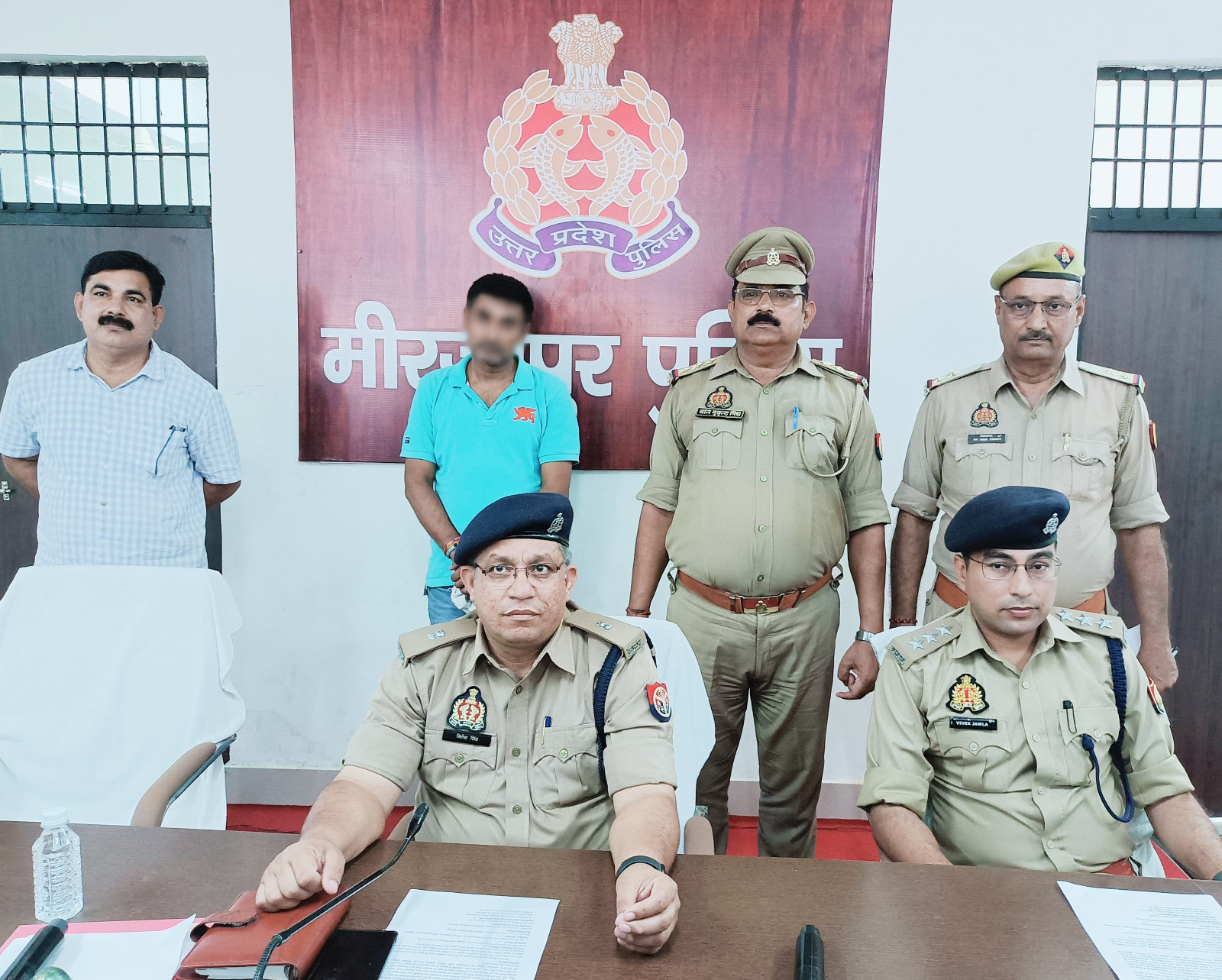 भारी मात्रा में बारूदयुक्त पटाखा बरामद, एक गिरफ्तार भारी मात्रा में बारूदयुक्त पटाखा बरामद, एक गिरफ्तार