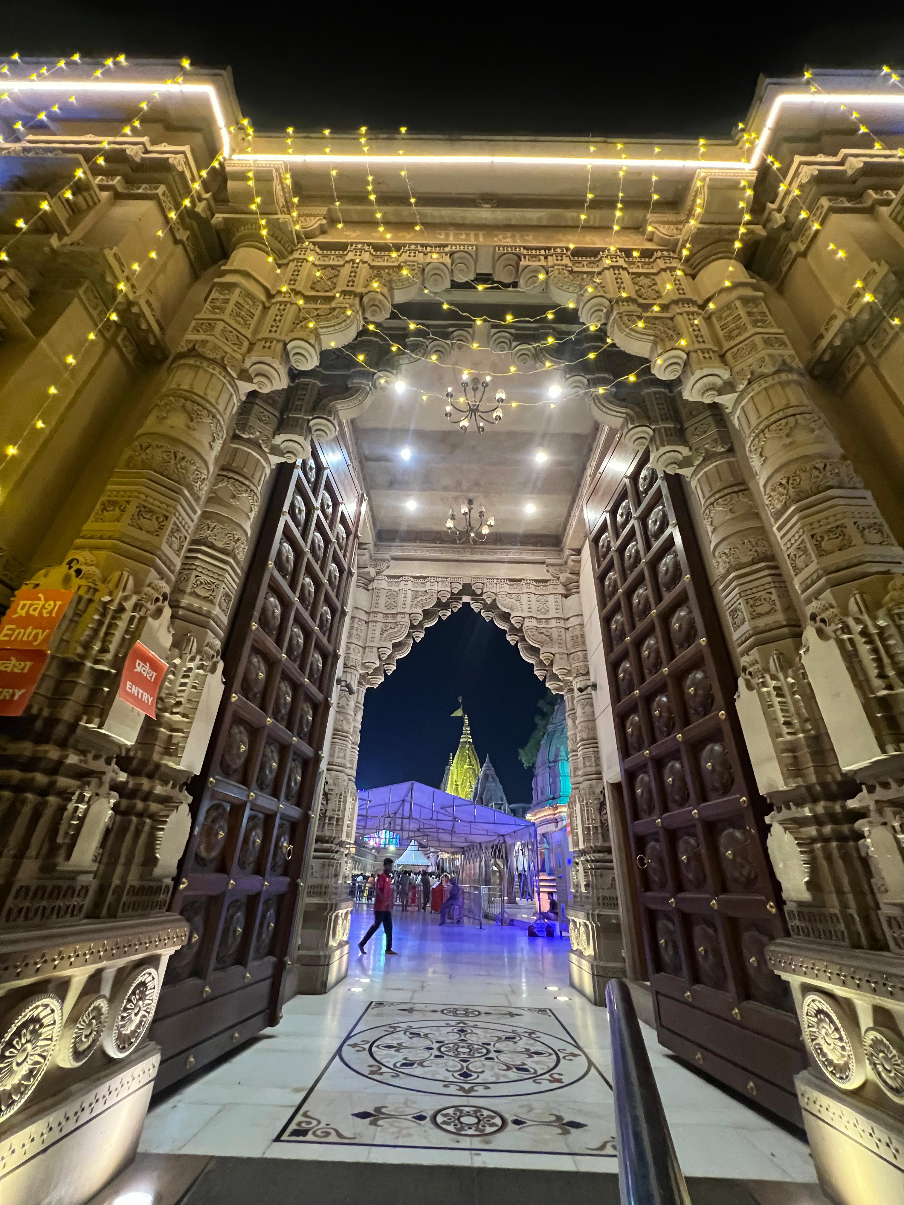 छोटी दिवाली पर श्री काशी विश्वनाथ दरबार का नजारा: फोटो बच्चा गुप्ता छोटी दिवाली पर श्री काशी विश्वनाथ दरबार का नजारा: फोटो बच्चा गुप्ता