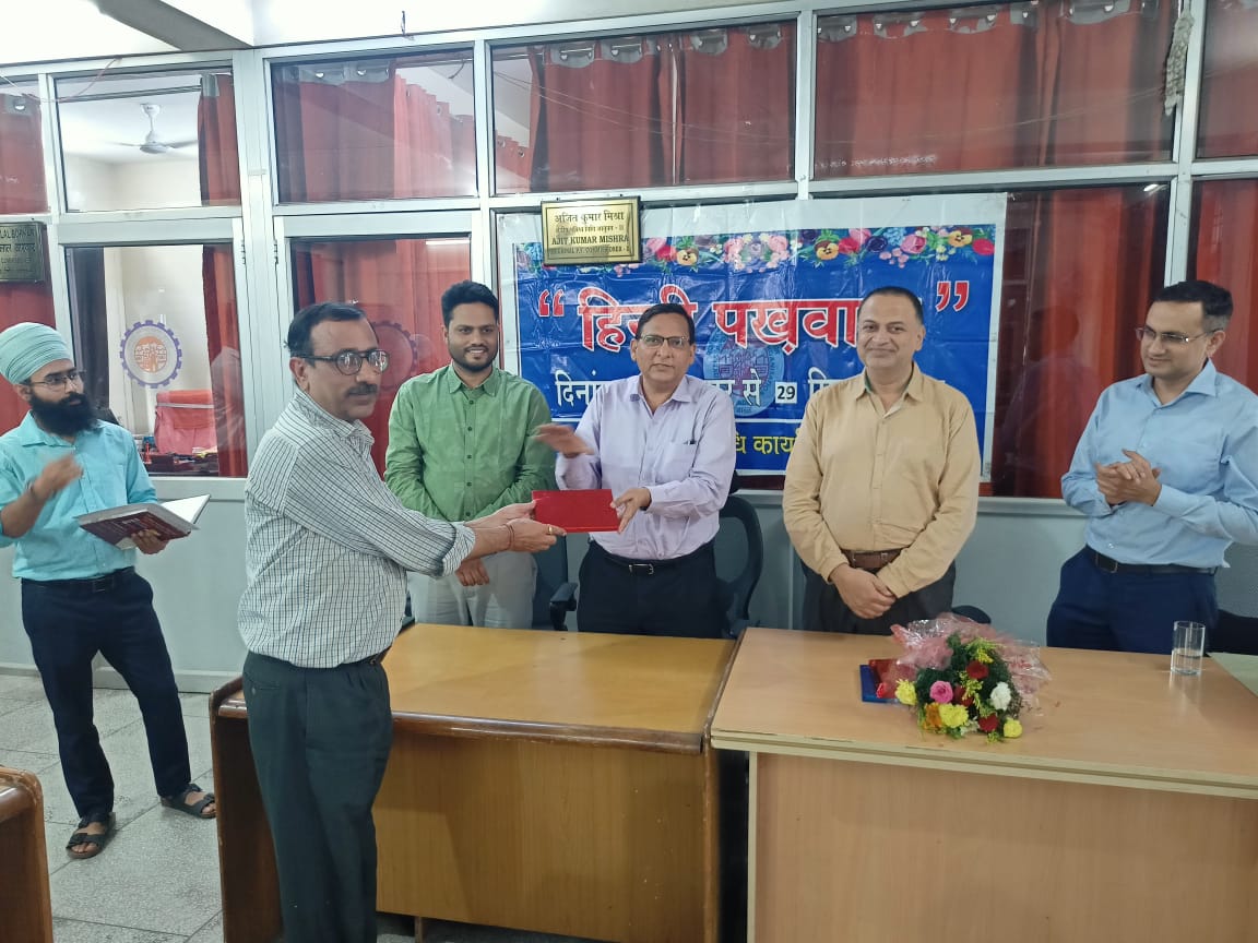 ईपीएफओ ने जम्मू और लद्दाख के सर्वश्रेष्ठ प्रदर्शन करने वाले कर्मचारियों को सम्मानित किया ईपीएफओ ने जम्मू और लद्दाख के सर्वश्रेष्ठ प्रदर्शन करने वाले कर्मचारियों को सम्मानित किया