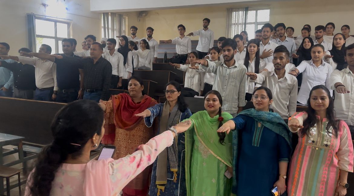 एकता की शपथ लेकर राष्ट्रीय एकता दिवस मनाया एकता की शपथ लेकर राष्ट्रीय एकता दिवस मनाया