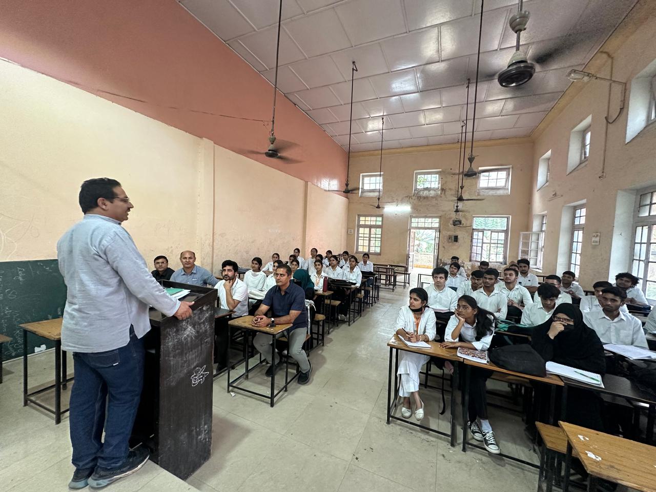 बढ़ते साइबर खतरों को संबोधित करने के लिए साइबर सुरक्षा जागरूकता व्याख्यान का आयोजन बढ़ते साइबर खतरों को संबोधित करने के लिए साइबर सुरक्षा जागरूकता व्याख्यान का आयोजन