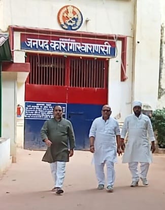 कार्यकर्ताओं से जेल में मिलने के बाद प्रदेश कांग्रेस अध्यक्ष अजय राय : फोटो बच्चा गुप्ता कार्यकर्ताओं से जेल में मिलने के बाद प्रदेश कांग्रेस अध्यक्ष अजय राय : फोटो बच्चा गुप्ता