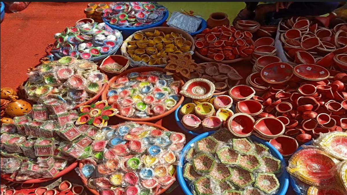 Colourful earthen lamps are ready for sale in the markets of Jaipur Colourful earthen lamps are ready for sale in the markets of Jaipur