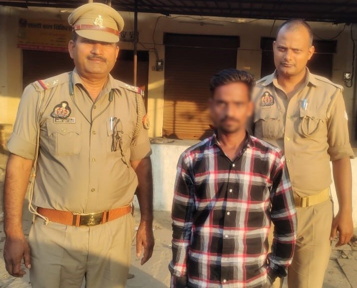 पिकअप वाहन में लदा 41 पेटी पटाखा बरामद, एक गिरफ्तार पिकअप वाहन में लदा 41 पेटी पटाखा बरामद, एक गिरफ्तार