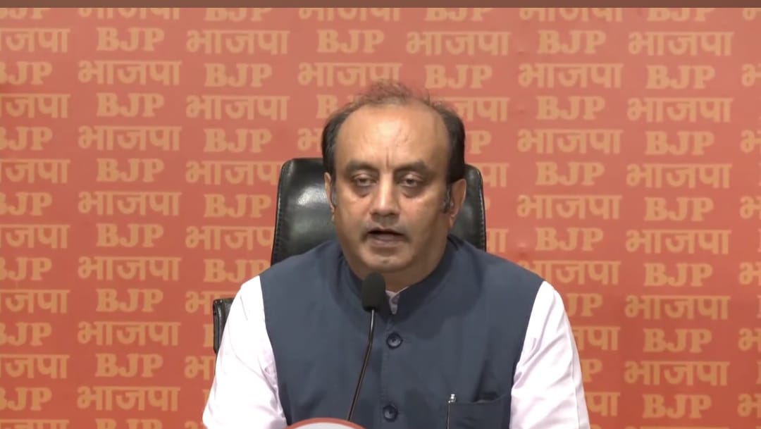 भाजपा प्रवक्ता सुधांशु त्रिवेदी प्रेसवार्ता को संबोधित करते हुए भाजपा प्रवक्ता सुधांशु त्रिवेदी प्रेसवार्ता को संबोधित करते हुए