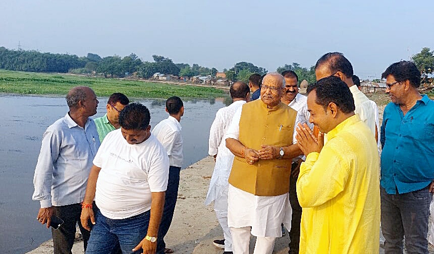 निरीक्षण करते हुए पूर्व उपमुख्यमंत्री निरीक्षण करते हुए पूर्व उपमुख्यमंत्री