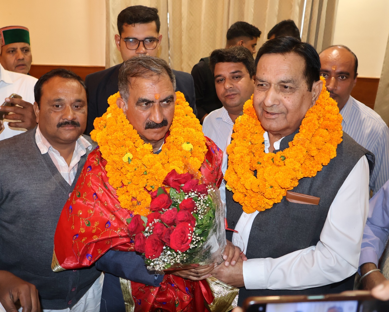 मुख्यमंत्री से मुलाकात करते हुए कुलदीप कुमार मुख्यमंत्री से मुलाकात करते हुए कुलदीप कुमार