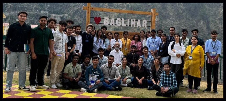 छात्रों ने बगलिहार परियोजना में जलविद्युत पर व्यावहारिक जानकारी प्राप्त की छात्रों ने बगलिहार परियोजना में जलविद्युत पर व्यावहारिक जानकारी प्राप्त की
