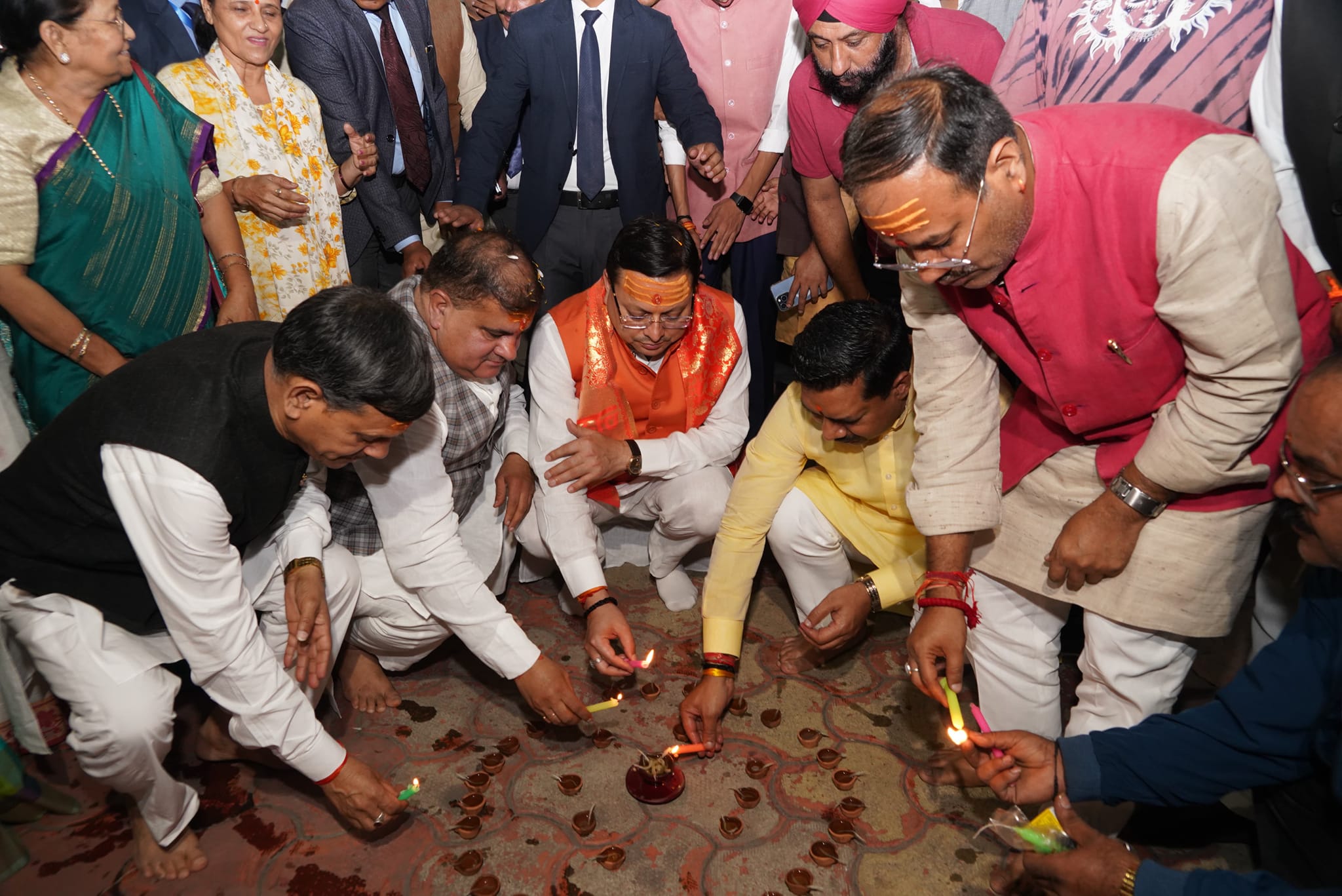 भाजपा प्रदेश कार्यालय में दीप पज्वलन और पूजन करते मुख्यमंत्री पुष्कर सिंह धामी, प्रदेश अध्यक्ष, प्रदेश महामंत्री व अन्य विशिष्टजन। भाजपा प्रदेश कार्यालय में दीप पज्वलन और पूजन करते मुख्यमंत्री पुष्कर सिंह धामी, प्रदेश अध्यक्ष, प्रदेश महामंत्री व अन्य विशिष्टजन।