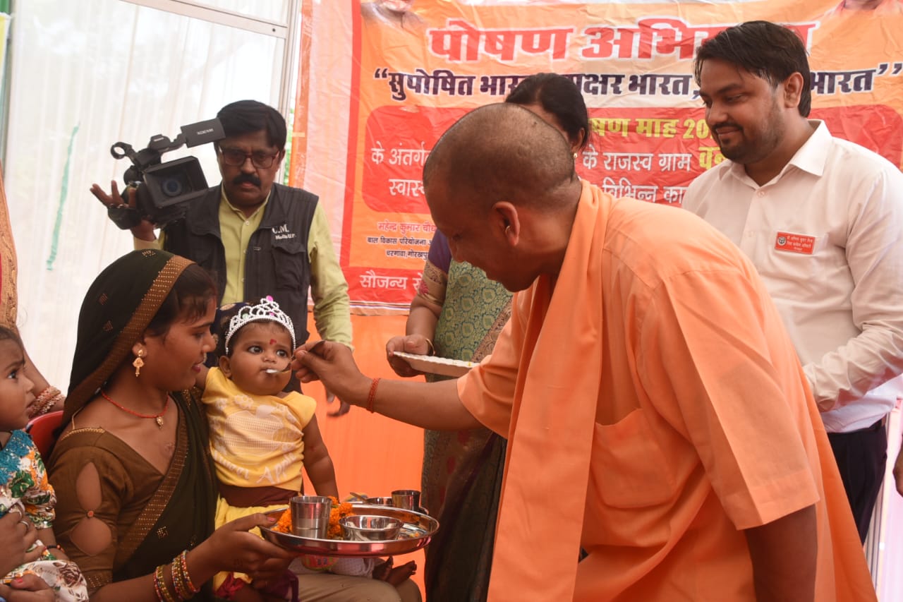 *वनटांगिया गांव जंगल तिनकोनिया नंबर तीन में दीपावली मनाई सीएम योगी आदित्यनाथ ने* *वनटांगिया गांव जंगल तिनकोनिया नंबर तीन में दीपावली मनाई सीएम योगी आदित्यनाथ ने*
