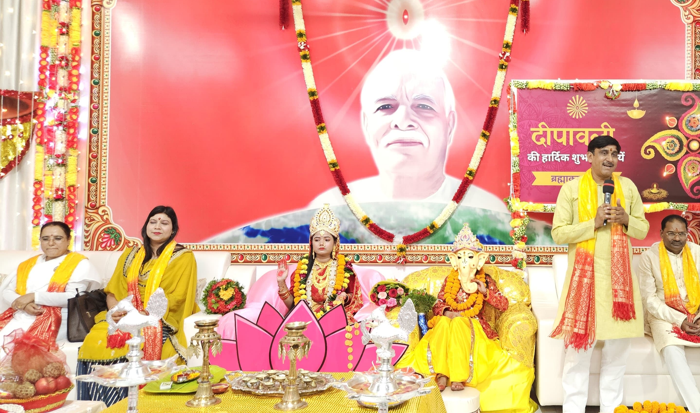 प्रभु उपहार भवन में बोलते मुख्य अतिथि नगर पालिका अध्यक्ष श्यामसुंदर केसरी प्रभु उपहार भवन में बोलते मुख्य अतिथि नगर पालिका अध्यक्ष श्यामसुंदर केसरी