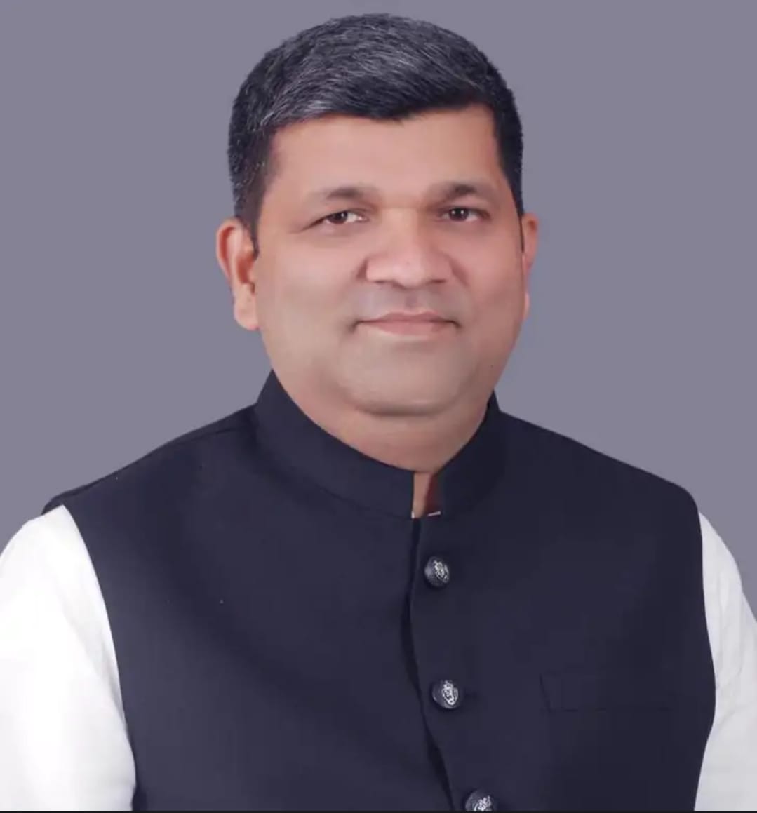 प्रदेश कैबिनेट मंत्री आशीष पटेल प्रदेश कैबिनेट मंत्री आशीष पटेल