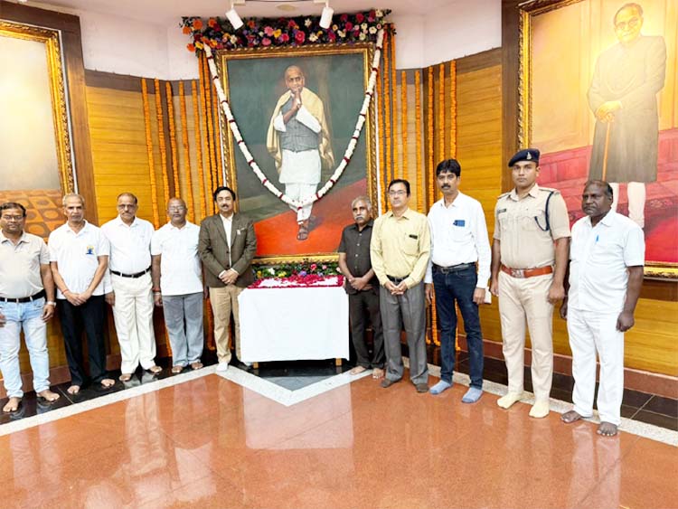 विधानसभा में ‘‘लौह पुरुष सरदार वल्लभ भाई पटेल’’ की जयंती मनाई विधानसभा में ‘‘लौह पुरुष सरदार वल्लभ भाई पटेल’’ की जयंती मनाई