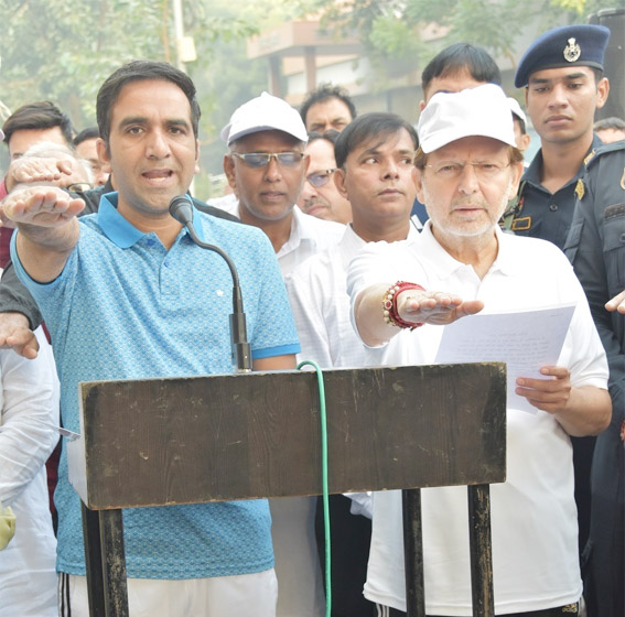 31 Snp-    सोनीपत: राष्ट्रीय एकता की शपथ लेते हुए, सरदार वल्लभभाई पटेल की जयंती पर रन फॉर यूनिटी को कैबिनेट मंत्री डा. अरविंद शर्मा ने डीसी डा. मनोज कुमार