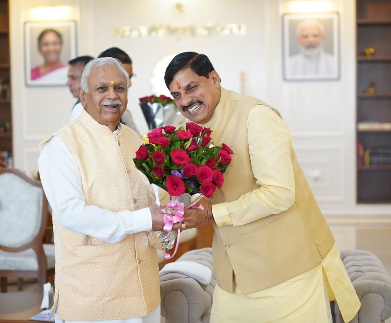 मुख्यमंत्री डॉ. मोहन यादव को पूर्व केंद्रीय मंत्री सुरेश पचौरी ने दीपावली की शुभकामनाएं दी। मुख्यमंत्री डॉ. मोहन यादव को पूर्व केंद्रीय मंत्री सुरेश पचौरी ने दीपावली की शुभकामनाएं दी।