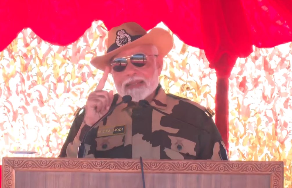 PM Modi on Diwali with Border Jawan PM Modi on Diwali with Border Jawan